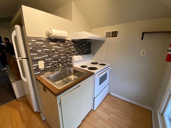5th image of 316 N Franklin St #3