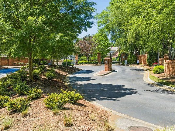 2nd image of 5611 Brooke Ridge Dr