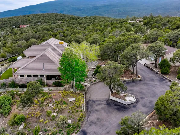 40 Calyx Ln, Cedar Crest, NM 87008