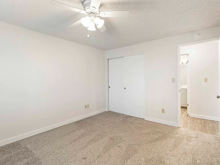 D Place Apartments — Photo 10