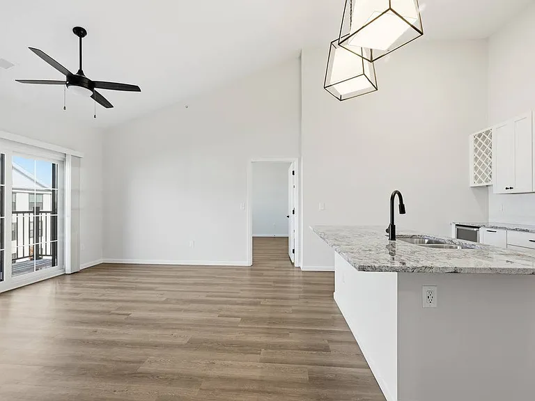Kempton Apartments — Photo 68