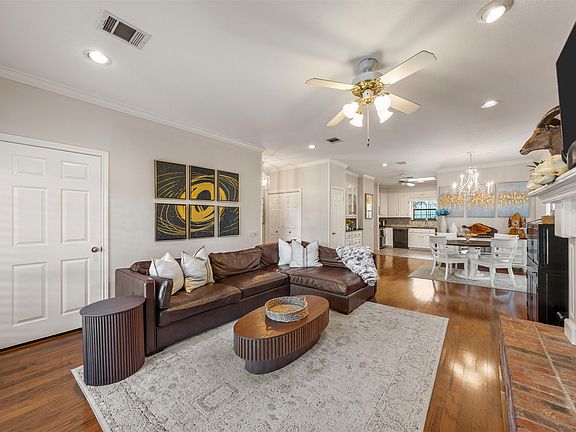 5th image of 312 Tree Grove Cir