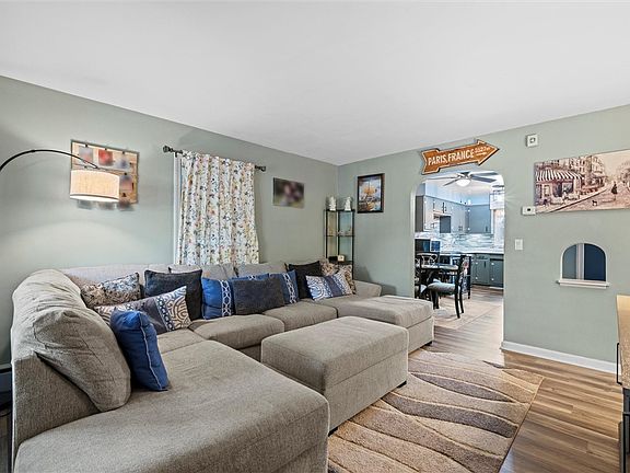 3rd image of 925 Warren Ave