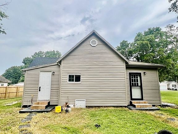 4th image of 402 Cedar St