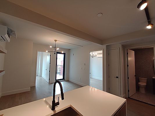 4th image of 885 Rogers Ave #522