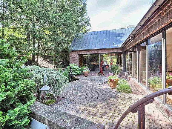 2nd image of 6 W Lawn Cir