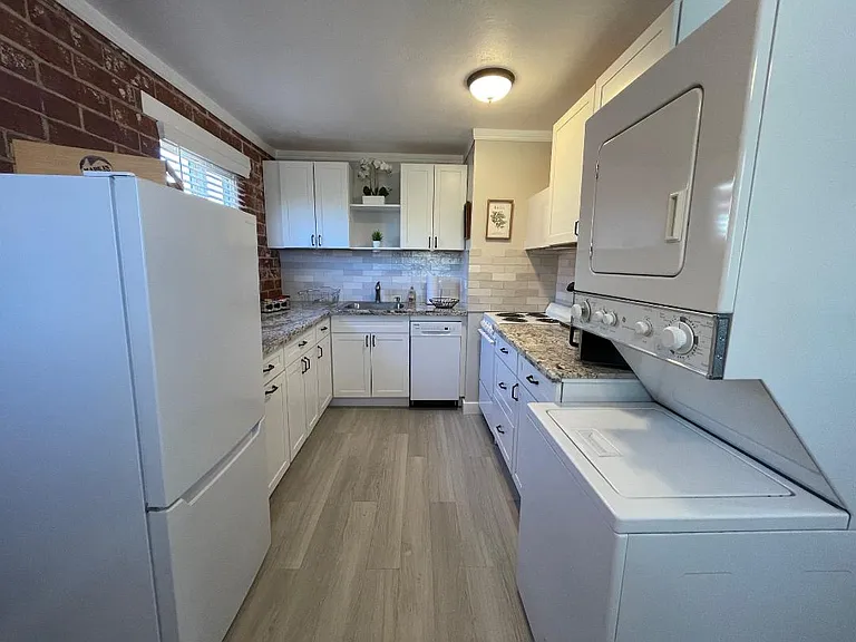 520 Stewart St #1 — Photo 31