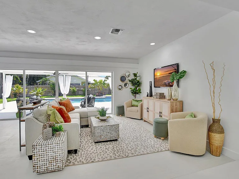 832 SW 10th Ave — Photo 13