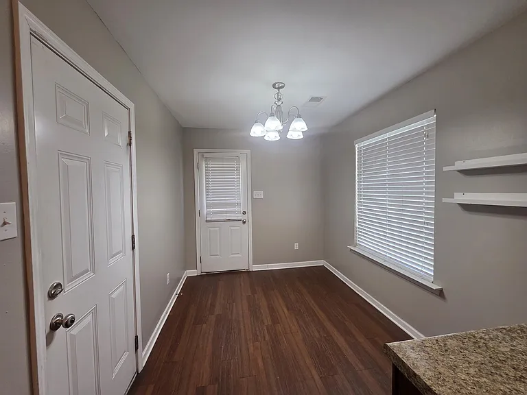1315 Crosstown Ct — Photo 7