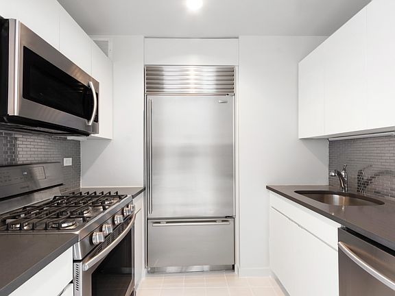 5th image of 160 W 66th St APT 20F