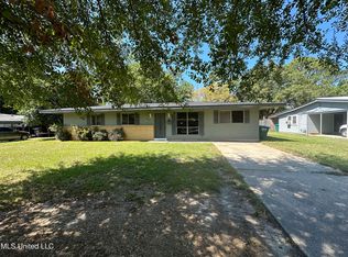 2719 Fernwood St, Pascagoula, MS 39567