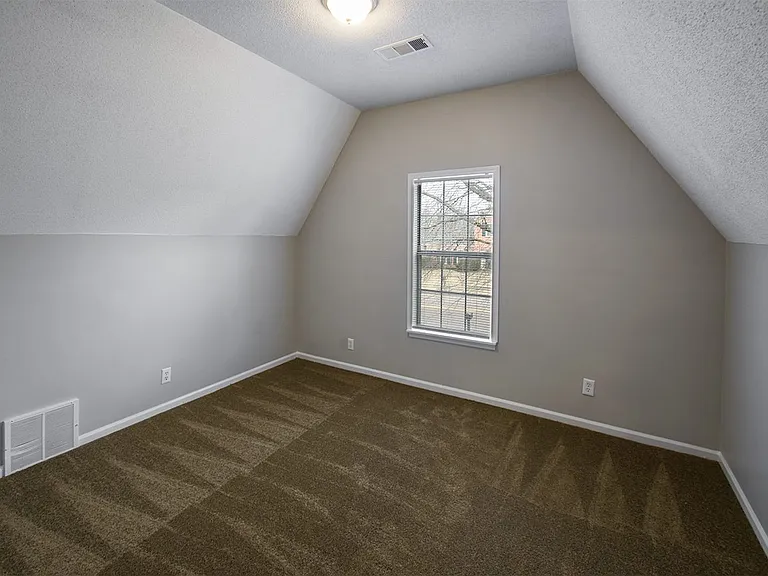 7611 Lowrance Rd — Photo 18