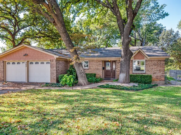 802 Wilshire Ct, Arlington, TX 76012