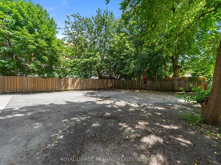 15 Balmoral Ave S #4 — Photo 29