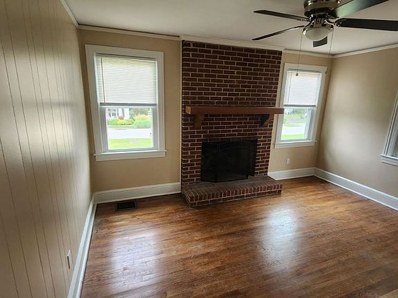 3rd image of 115 Keowee Ave APT A