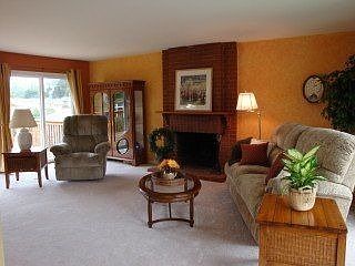 3rd image of 989 Park Pacifica Ave