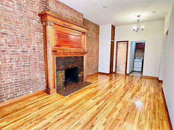 2nd image of 319 W 100th St APT 2A
