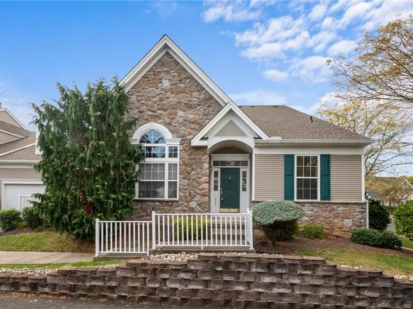 1880 Gregory Pl, Hellertown, PA 18055