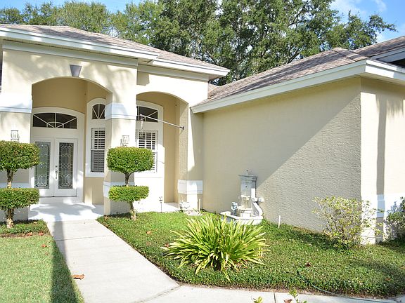 2nd image of 1135 Arbor Glen Cir
