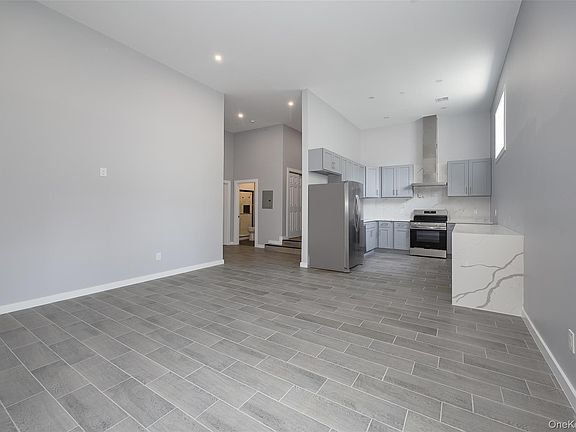 3rd image of 126 Innis Ave #2-1