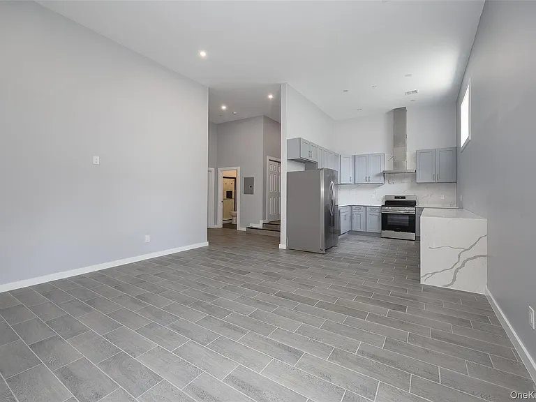 126 Innis Ave #2-1 — Photo 3