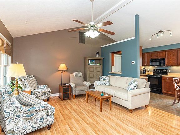 4th image of 9170 Briar Dr