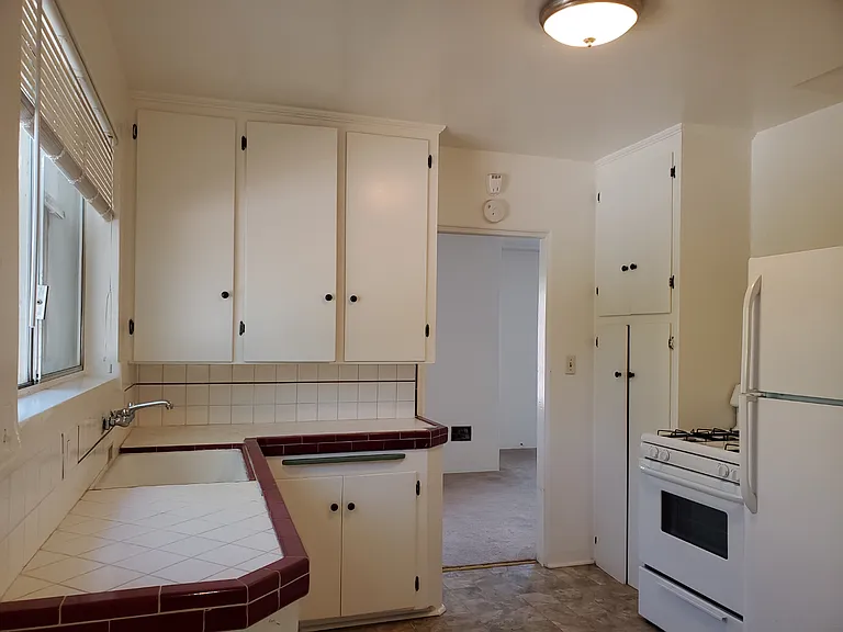 3414 N Mountain View Dr — Photo 8