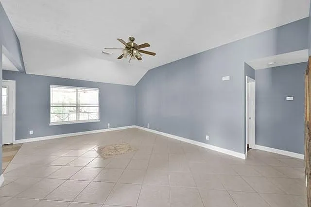 6715 Dillon Dr — Photo 7