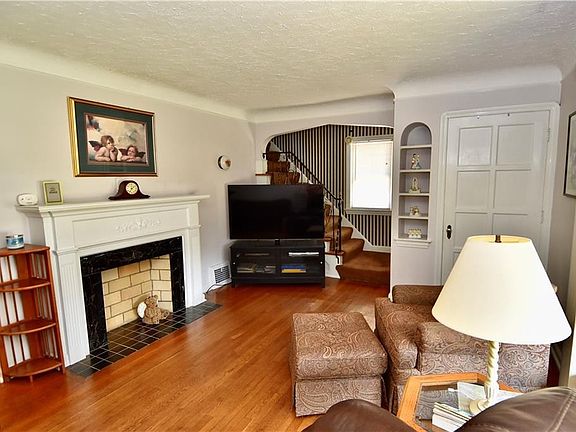 4th image of 15328 Edolyn Ave