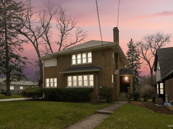 910 N Main St, Wheaton, IL 60187