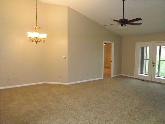 5th image of 1315 Country Creek Cir