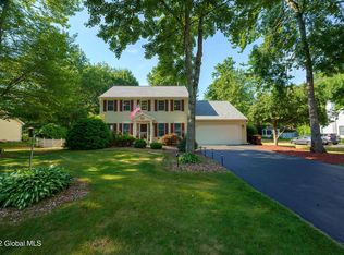 65 Orchardview Dr, Halfmoon, NY 12065