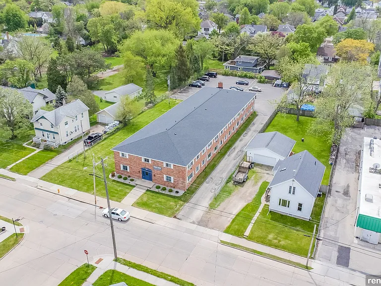 835 Merritt Ave — Photo 12