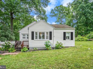 8 Chestnut Rd, Newtown Square, PA 19073