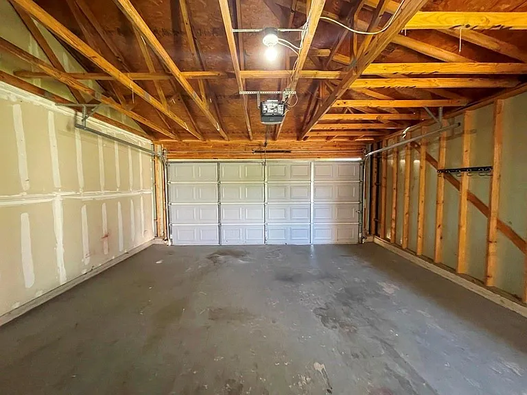 251 Utterback #B — Photo 26