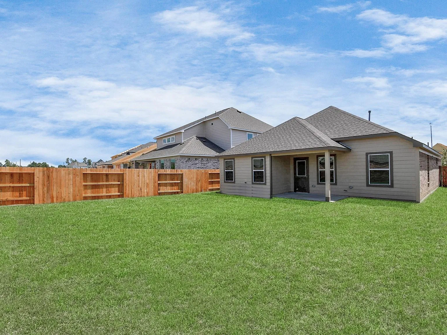 3 bed, 1976 sqft, $2,500 — Photo 4