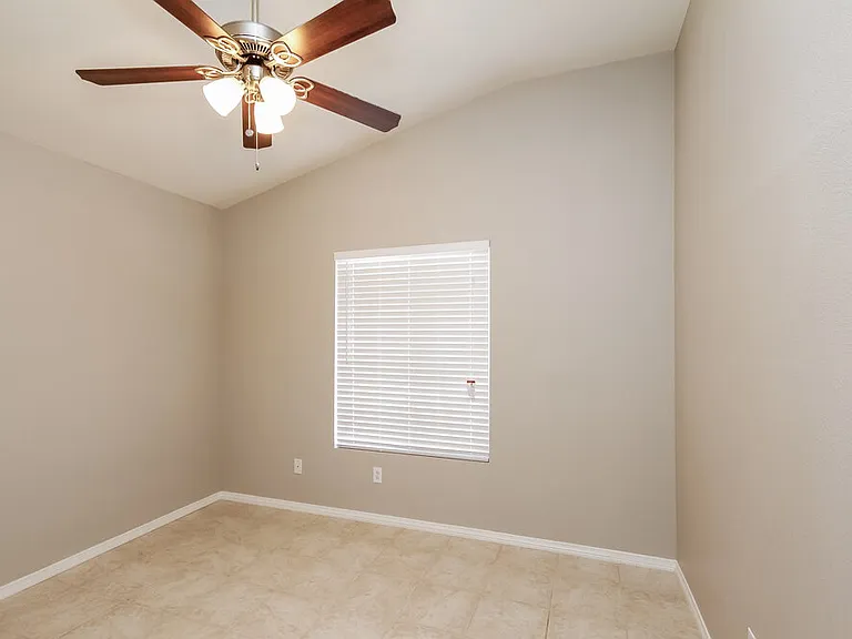 5560 Merriweather Dr — Photo 9