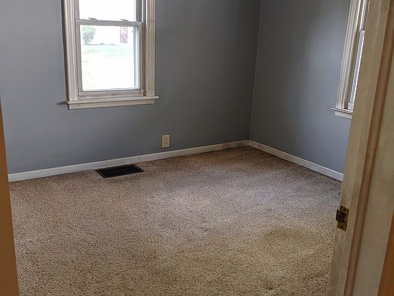 4th image of 927 S Outer Dr