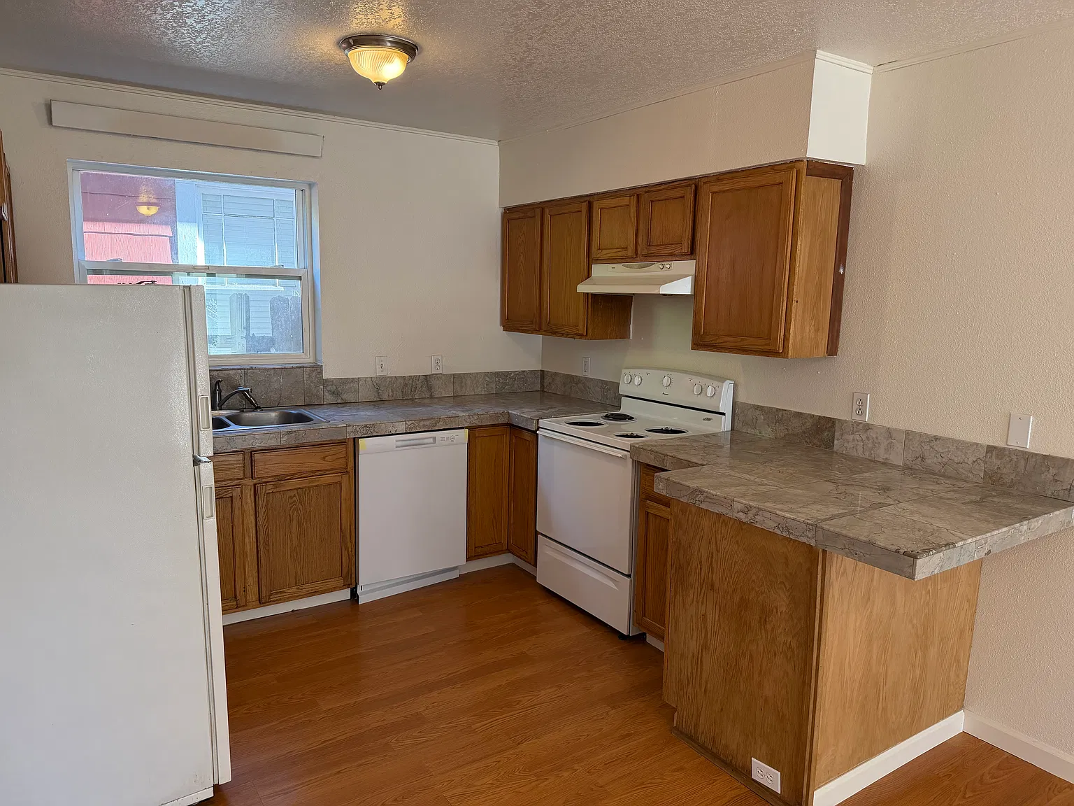2 bed, 700 sqft, $1,395 — Photo 2