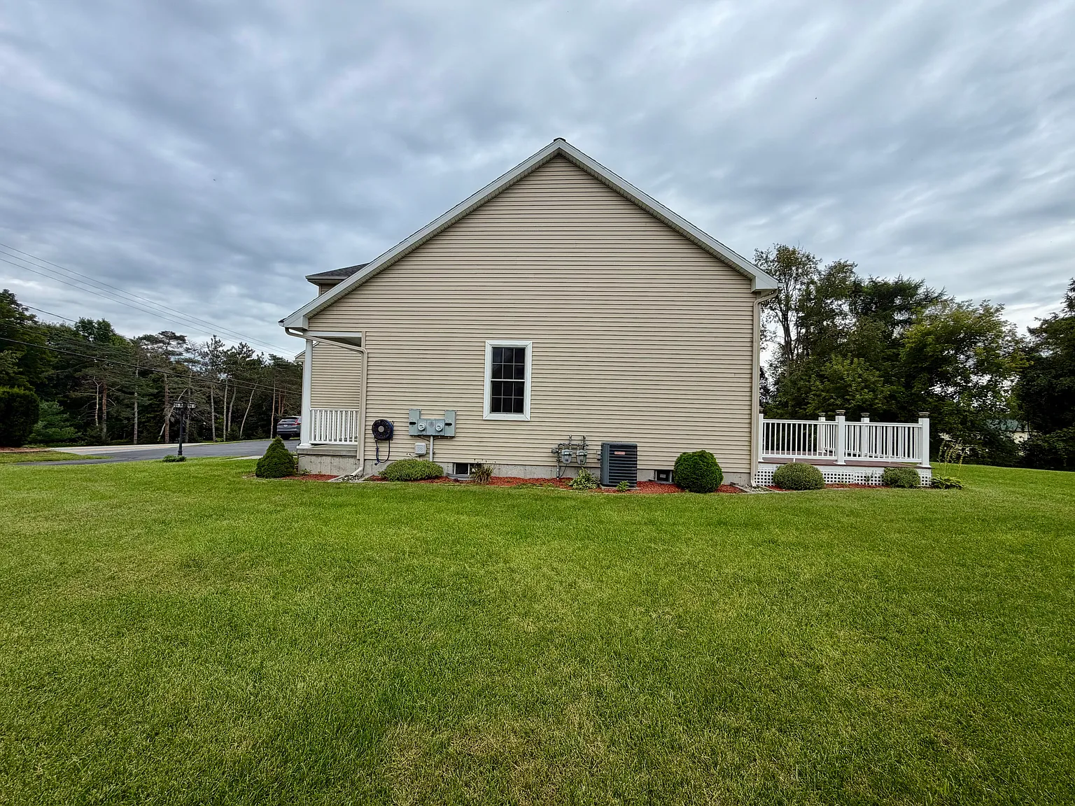 3 bed, 2.5 bath, 2140 sqft, $3,400 — Photo 3