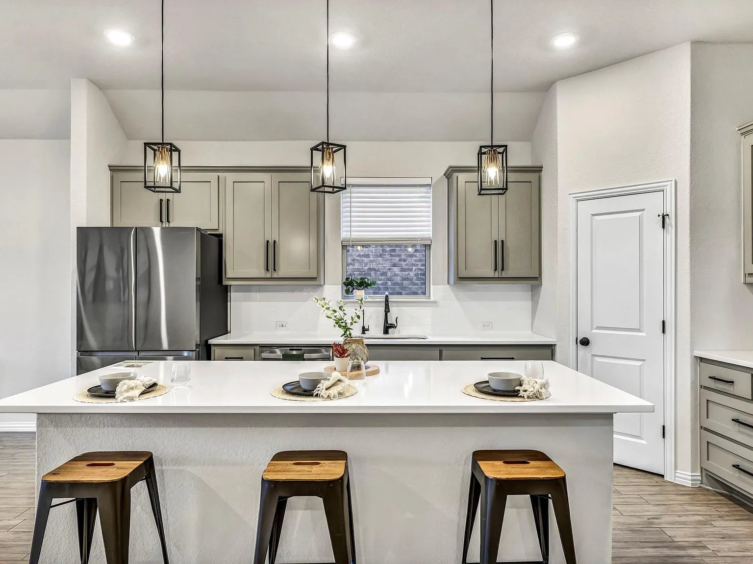 4 bed, 3.5 bath, 2616 sqft, $3,500 — Photo 4