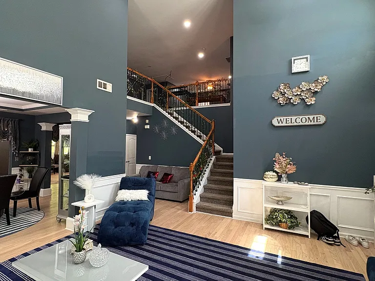 Grand Living room