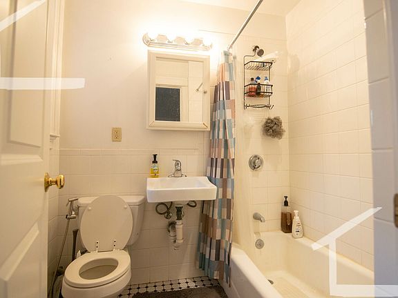 5th image of 27 Glenville Ave APT 1