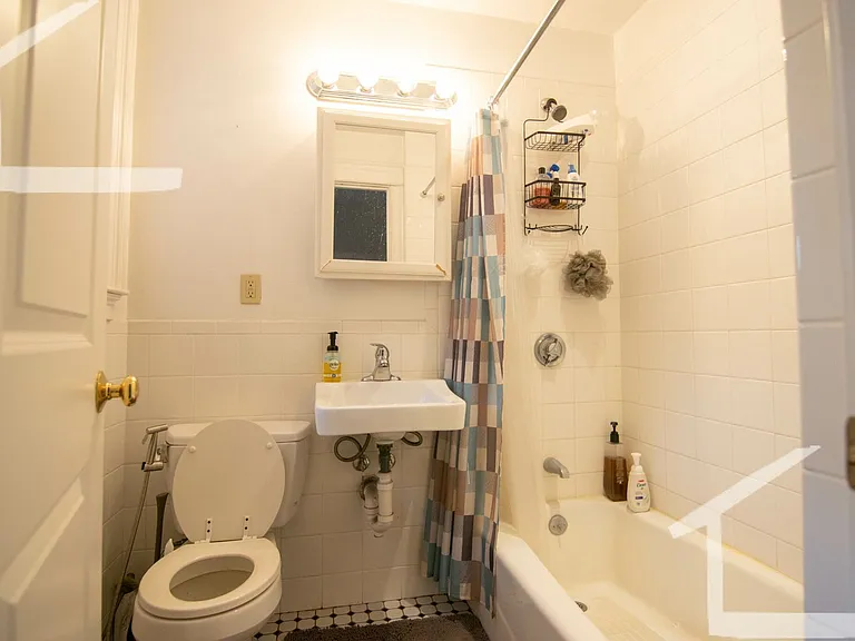 27 Glenville Ave #6 — Photo 16