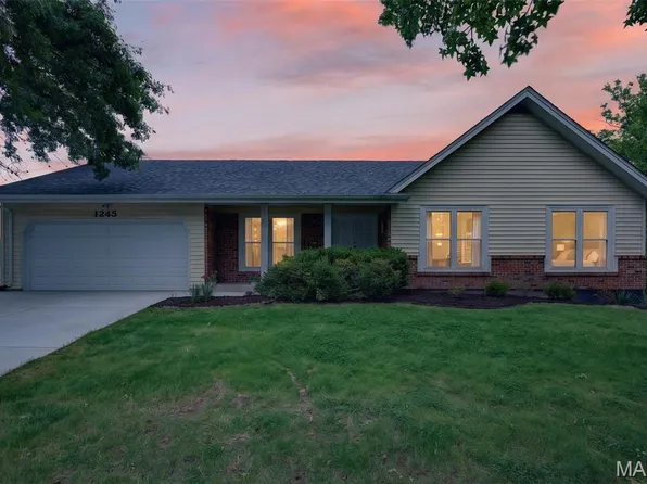 1245 Ticonderoga Dr, Chesterfield, MO 63017
