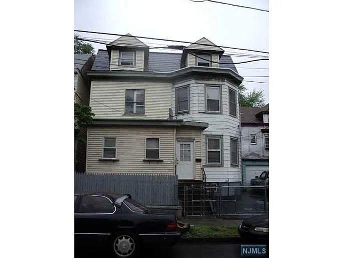 743-745 E 26th St photo 1