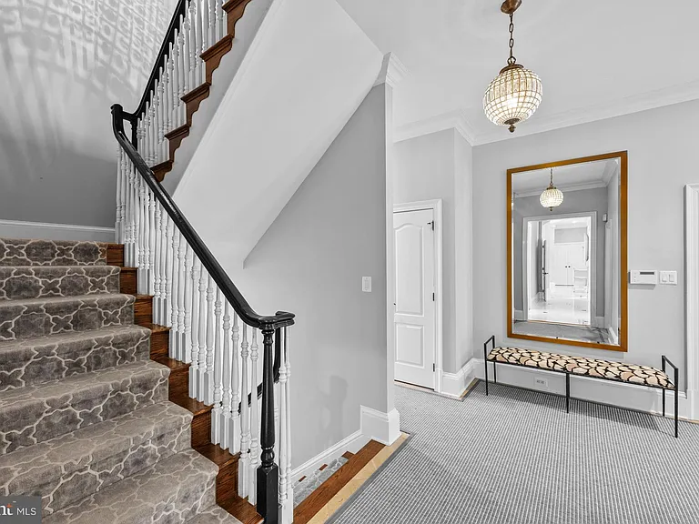8305 Fox Haven Dr — Photo 31