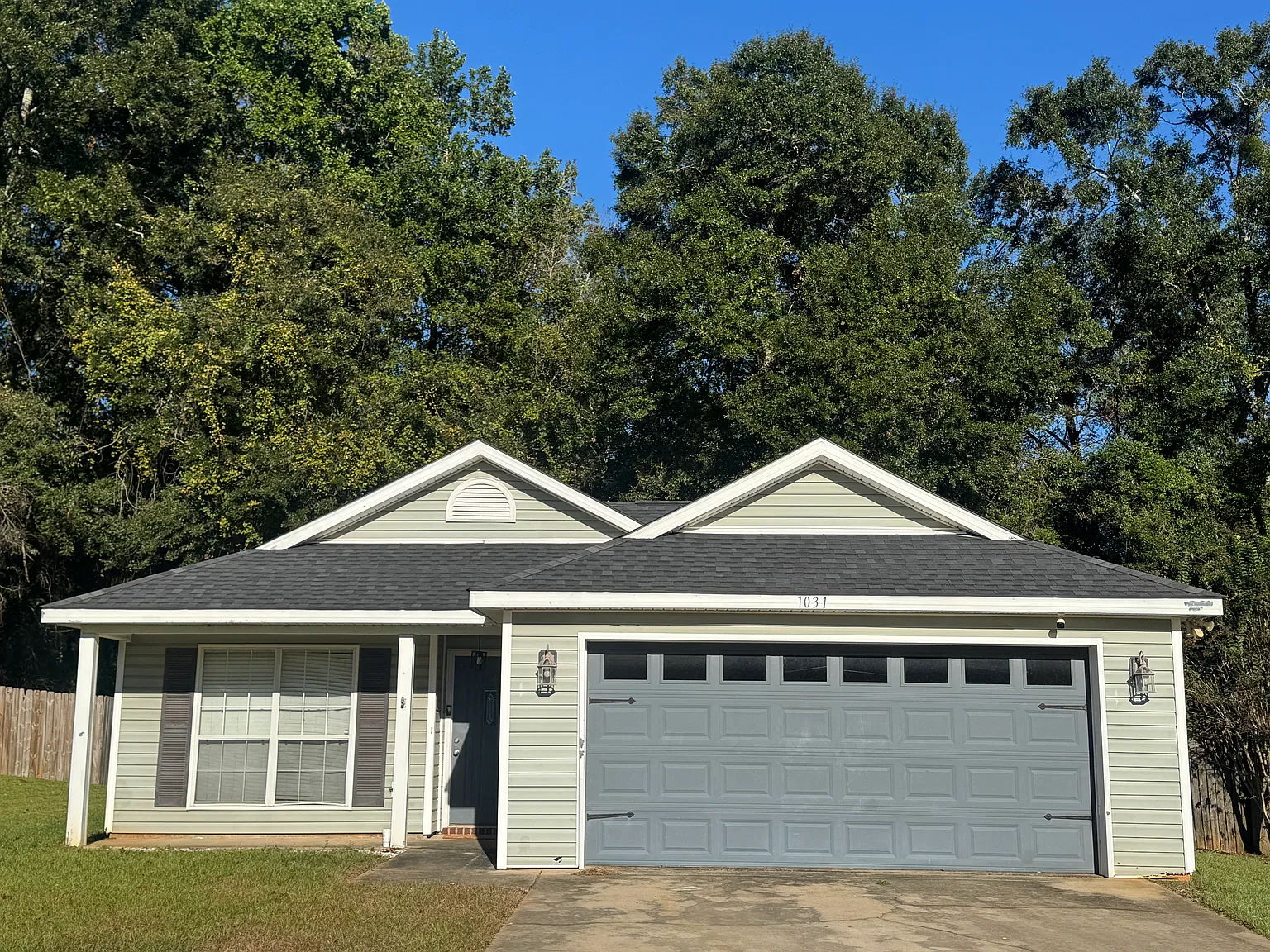 3 bed, 1439 sqft, $1,595 — Photo 1