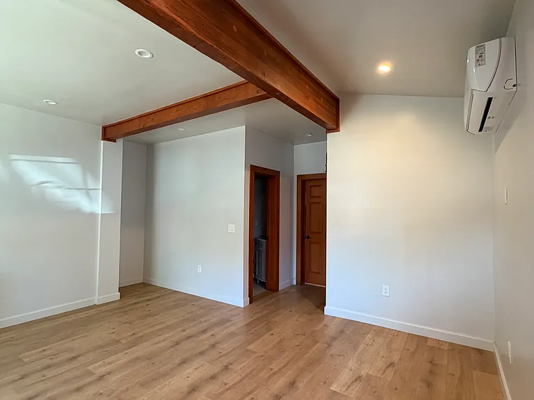 1904 Julian Ave — Photo 11
