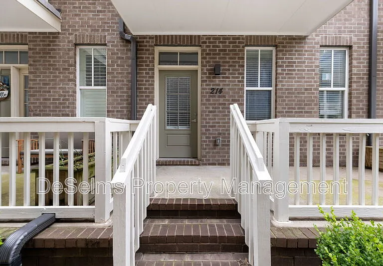 214 Porter Village Cir — Photo 3